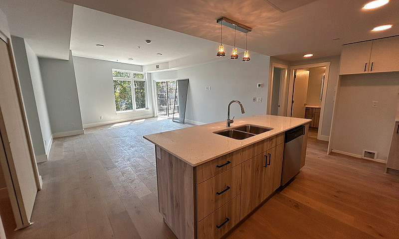 2 Bedroom Plus Den A...
