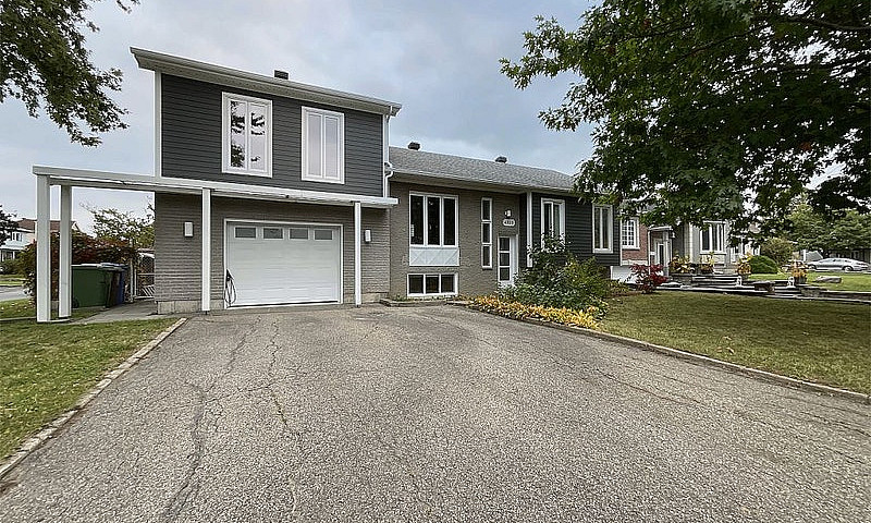 $695,000 - Split Lev...