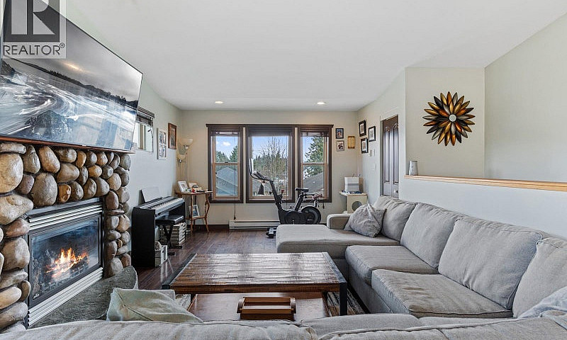 2735 Rydal Ave Cumbe...