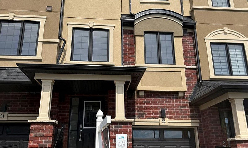 22 - 620 Colborne St...