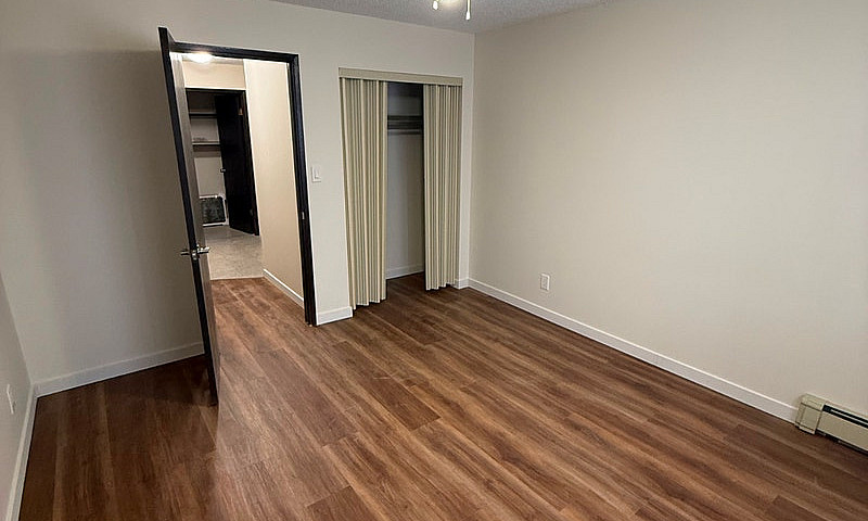 10808 84 Ave - Premi...