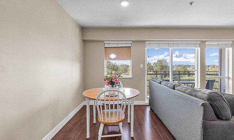 414 15735 Croydon Dr...