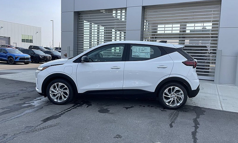 2027 Chevrolet Bolt ...