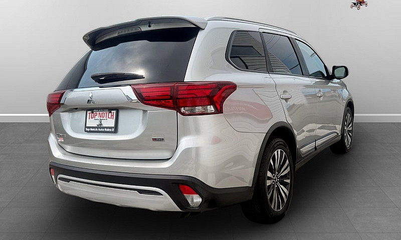 2020 Mitsubishi Outl...