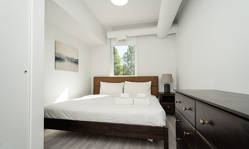 Modern 1Br/1.5Bath I...