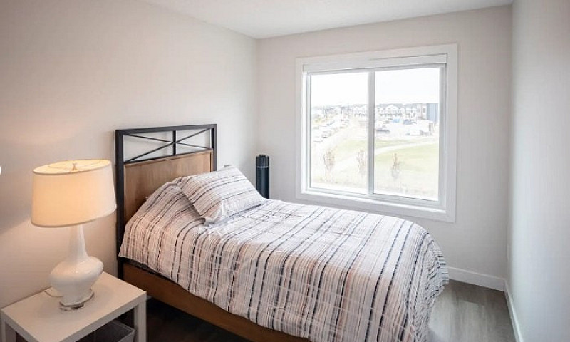 Edmonton-Corner Unit...