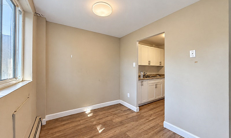 209-455 Sandys St Ch...