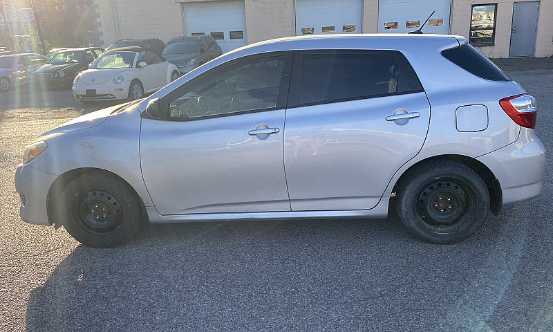 2011 Toyota Matrix 5...
