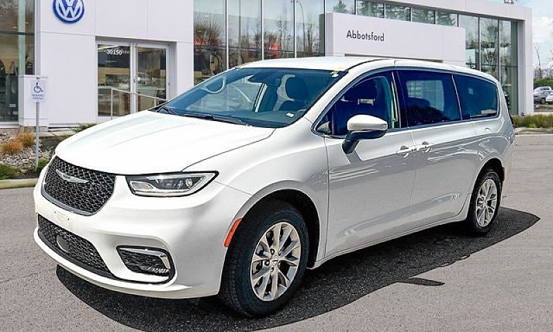 2023 Chrysler Pacifi...