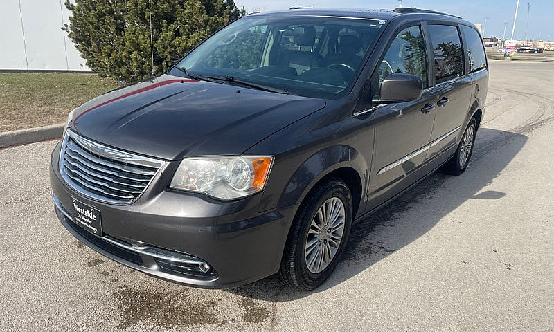 2015 Chrysler Town &...