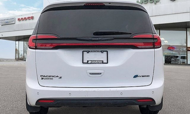 2024 Chrysler Pacifi...