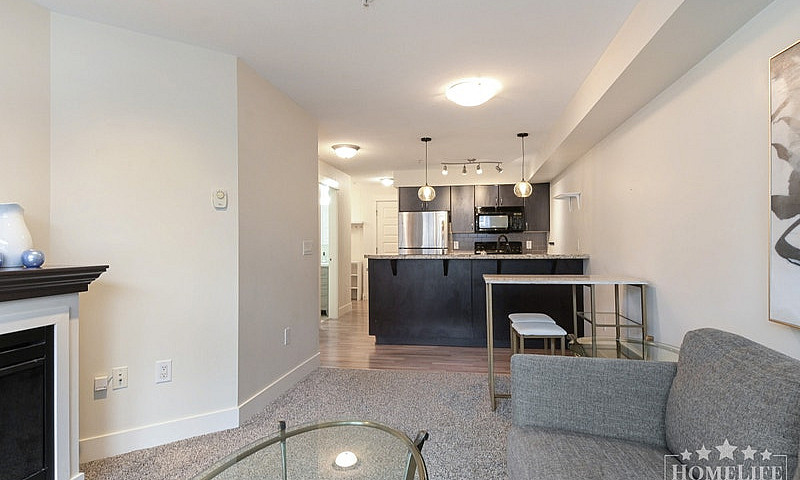 Modern 1 Bedroom + D...