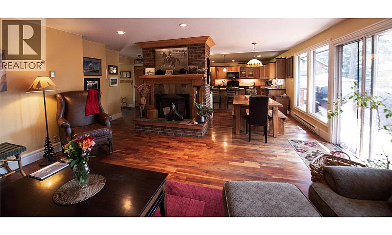 1306 Selkirk Drive G...