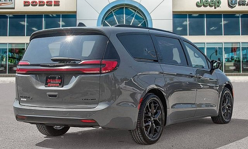 2025 Chrysler Pacifi...