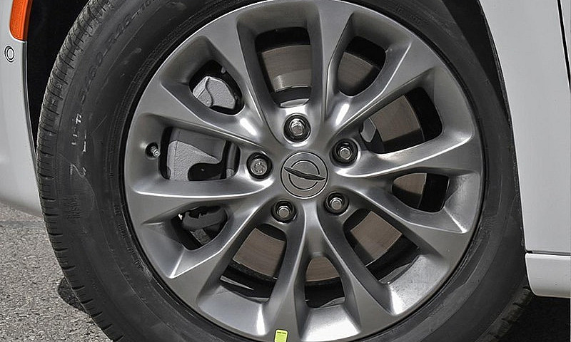 2026 Chrysler Pacifi...