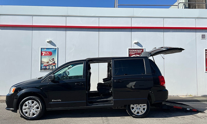 2017 Dodgegrand Cara...