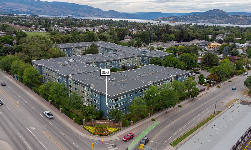 1550 Sqft Condo In T...