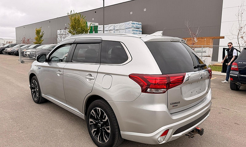2018 Mitsubishi Outl...