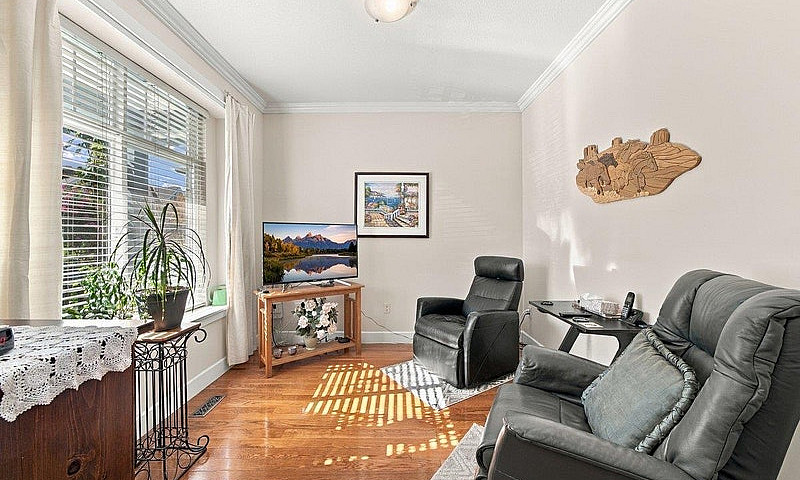 18589 67 Avenue Surr...