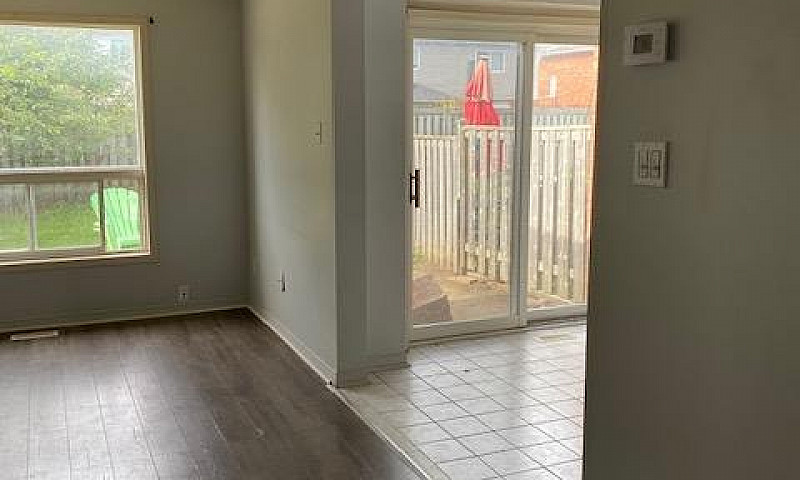3 Bedroom Barrie T/H...