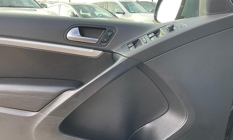 2016 Volkswagen Tigu...
