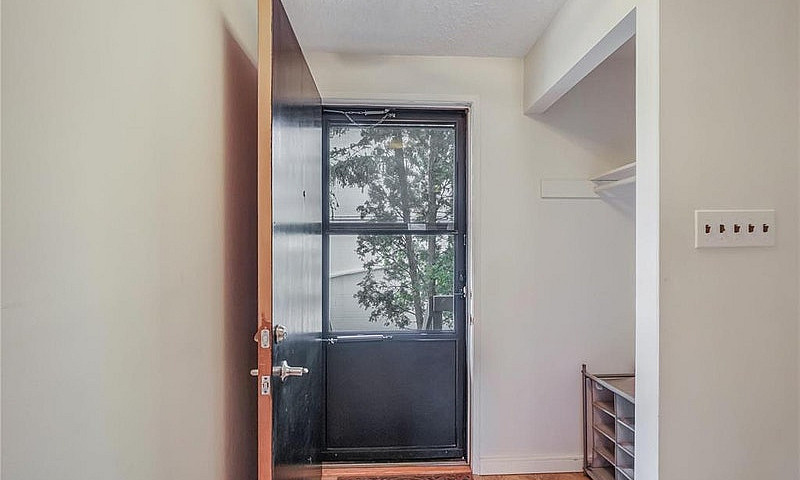 5 1120 Dorchester Av...