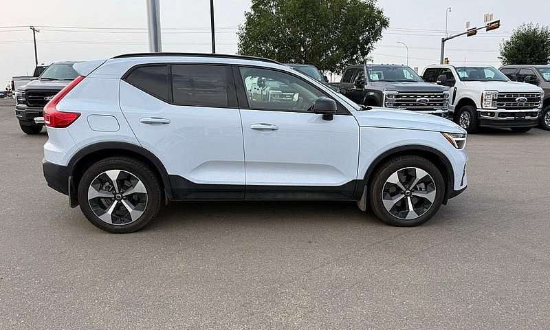 2024 Volvo Xc40 B5 P...