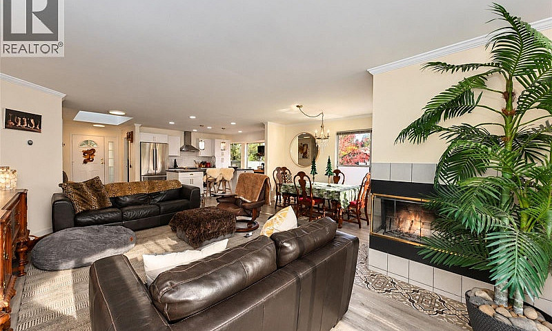 3601 Arbutus Dr N Co...