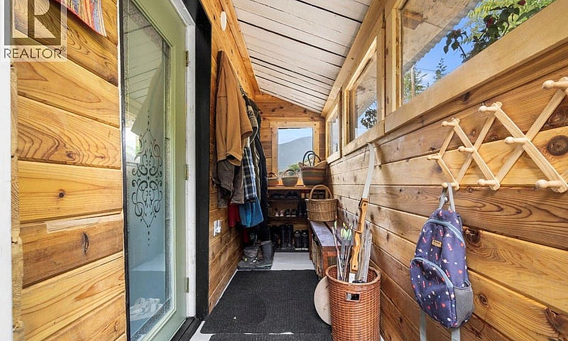 760 Kangaroo Trail N...