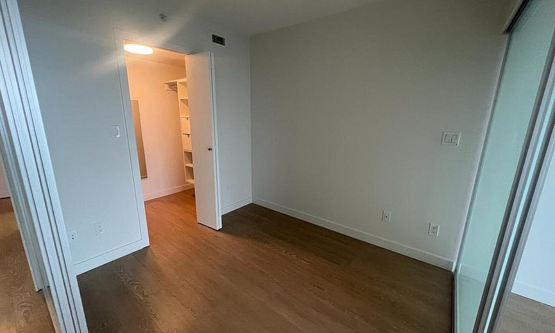 910-13696 100 Avenue...