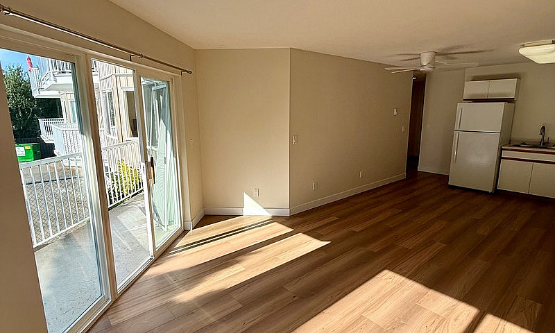 Spacious 1 Bedroom 1...