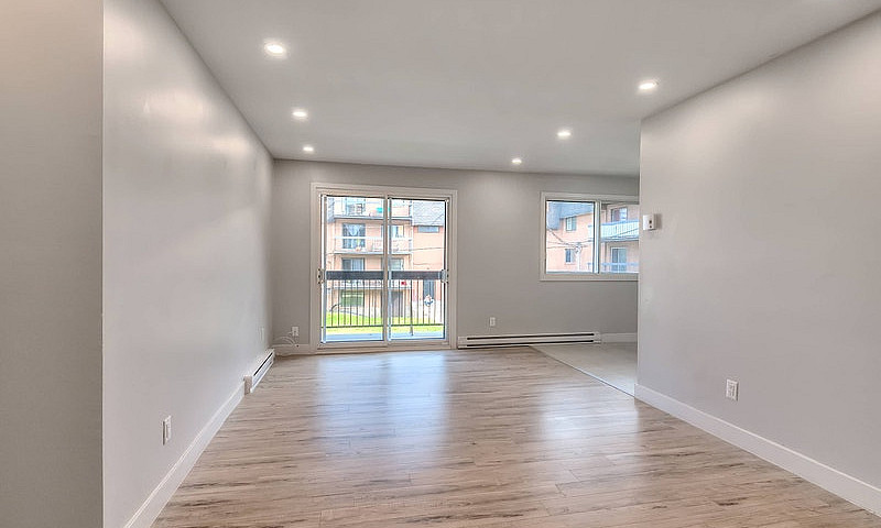 4.5 Style Condo, Tou...