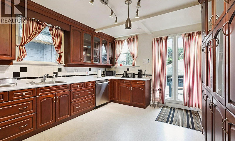 3174 W 10Th Avenue V...