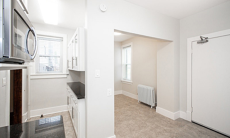 883 Grosvenor Avenue...