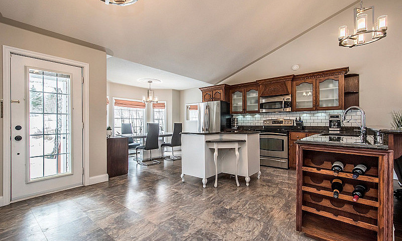 5 Bedroom Lakefront ...