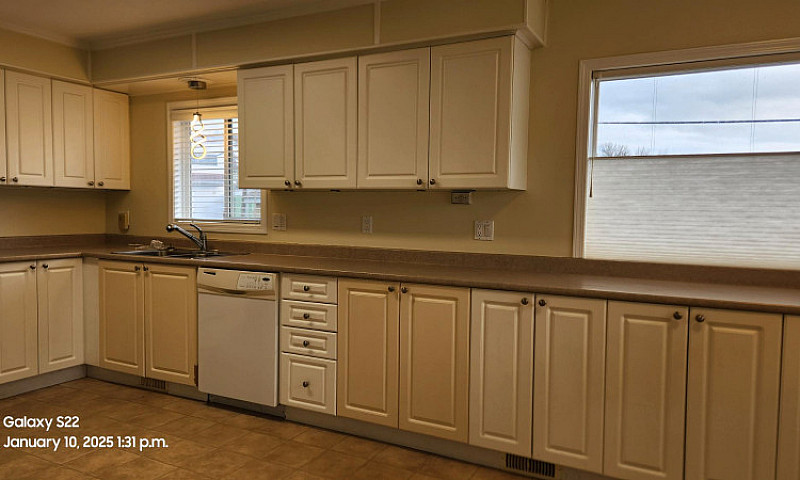 425 Mackenzie Ave-To...
