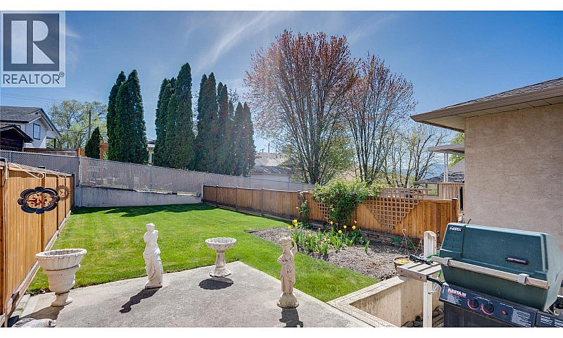 3906 Pleasant Valley...
