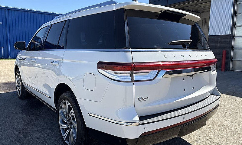 2022 Lincoln Navigat...
