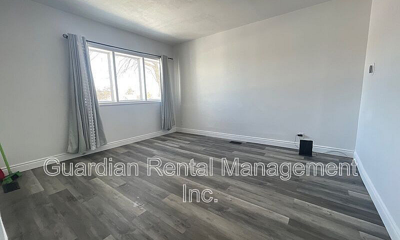 Bright & Spacious 4-...