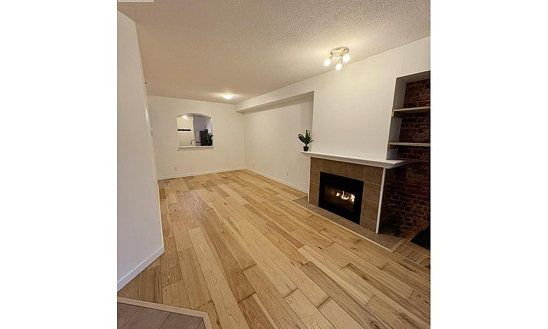 212 3600 Windcrest D...