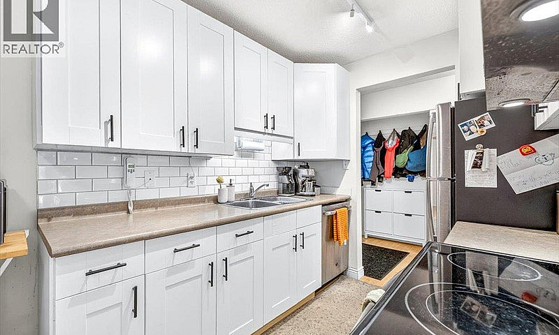 30 Ridgemont Avenue ...