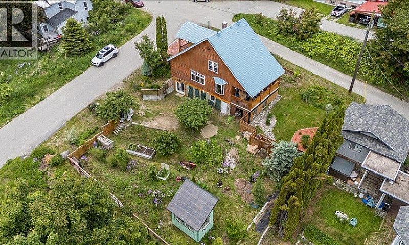 2005 Kootenay Avenue...