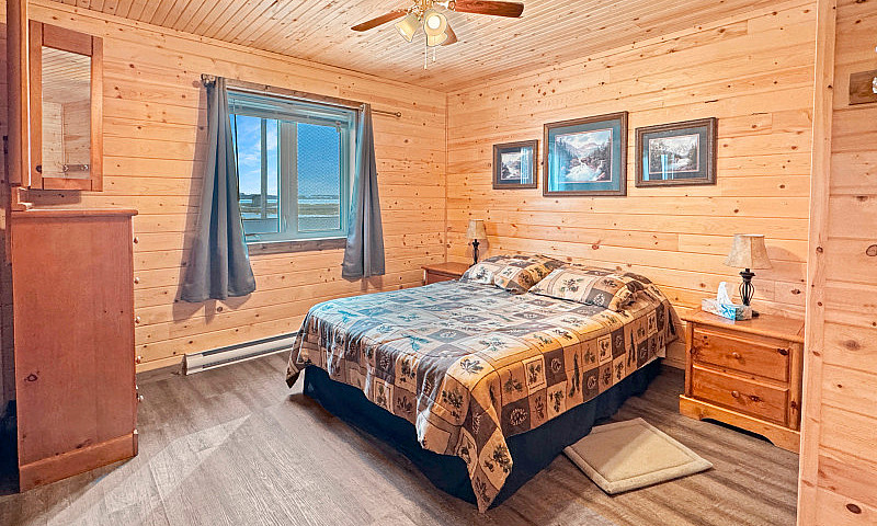 Waterfront Cabin Ret...