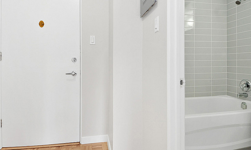 Pacific Beach Apartm...