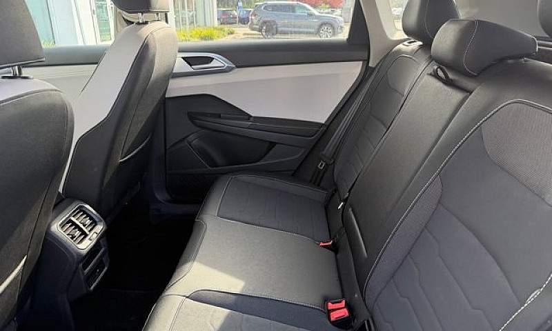 2025 Volkswagen Taos...