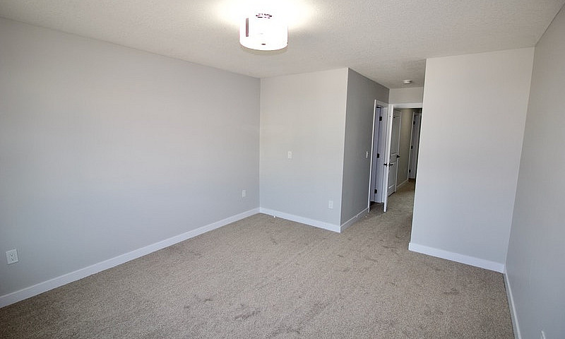 Leduc 2 Bed + Den 2....