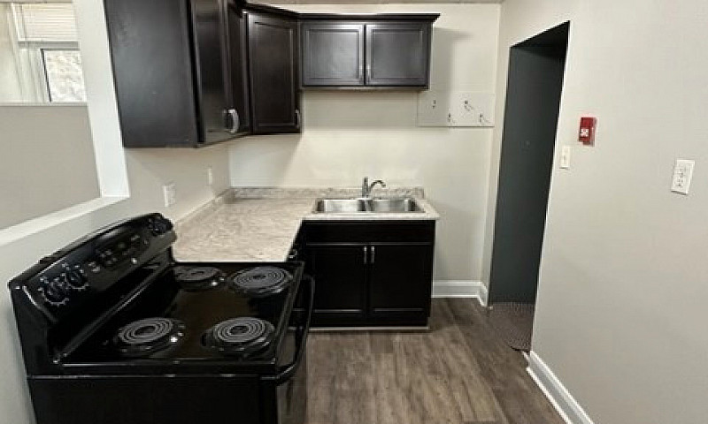 Rare Find - 3 Br Ava...