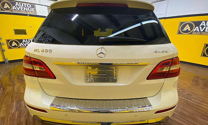 2015 Mercedes-Benz M...