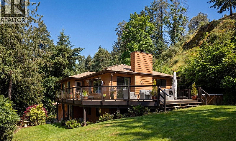7084 Willis Point Rd...