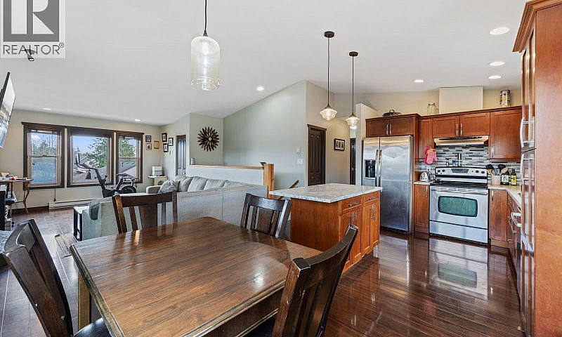 2735 Rydal Ave Cumbe...